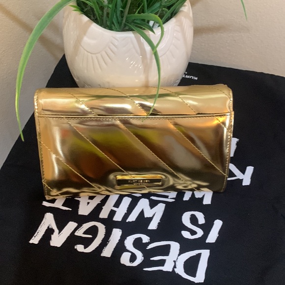 - Kurt Geiger London SoHo Leather Chain Wallet
Kurt Geiger London - Picture 7 of 17